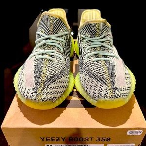 YEEZY BOOST 350 V2